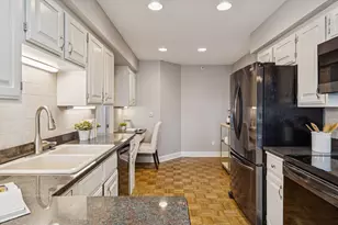 1201 Yale Pl, Minneapolis, MN 55403 - Photo 15