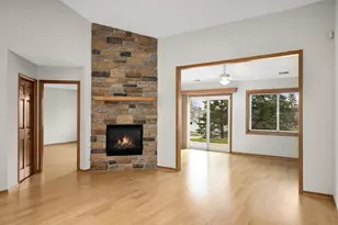 2817 Jordan Dr, Woodbury, MN 55125 - Photo 3