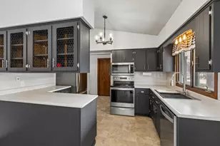 16108 Kensington Ct, Minnetonka, MN 55345 - Photo 3