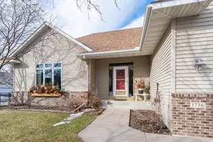 1736 Pond Ln, Waconia, MN 55387 - Photo 3