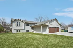 4467 Lynx Ct, Eagan, MN 55123 - Photo 3