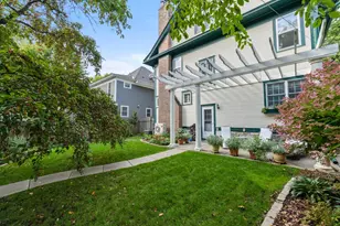 2017 Girard Ave S, Minneapolis, MN 55405 - Photo 3