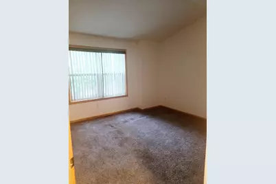 3049 Chamberlain Street N #4, Maplewood, MN 55109 - Photo 5