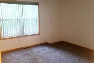 3049 Chamberlain Street N, Maplewood, MN 55109 - Photo 5