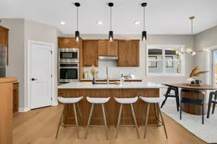 2164 Eustis St, Roseville, MN 55113 - Photo 11