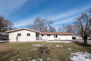 232 W Skyline Ct, Mankato, MN 56001 - Photo 1