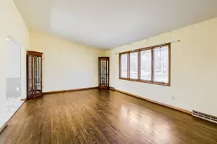 5705 Phoenix St, Golden Valley, MN 55422 - Photo 9