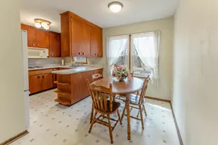 8277 Lake Dr, Circle Pines, MN 55014 - Photo 7