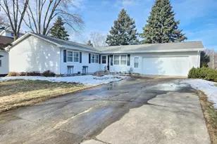 105 E Hawthorne St, Albert Lea, MN 56007 - Photo 1
