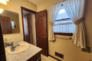 105 E Hawthorne St, Albert Lea, MN 56007 - Photo 23