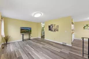 6890 Grenwich Ln N, Oakdale, MN 55128 - Photo 5
