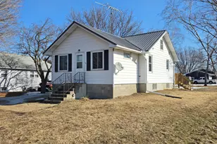 305 N Wabasha, Plainview, MN 55964 - Photo 3