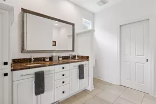 1360 Skyline Dr, Golden Valley, MN 55422 - Photo 25