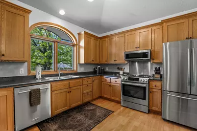 300 Dearborn Court, Edina, MN 55343 - Photo 13