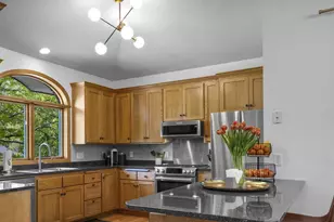 300 Dearborn Ct, Edina, MN 55343 - Photo 11