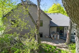 300 Dearborn Ct, Edina, MN 55343 - Photo 51