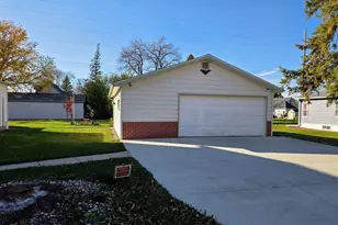 421 S Murphy St, Lake Crystal, MN 56055 - Photo 39