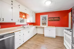 101 W Bert St, Lake Crystal, MN 56055 - Photo 9