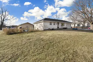 1103 18th St NE, Austin, MN 55912 - Photo 5