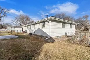 1103 18th St NE, Austin, MN 55912 - Photo 9