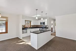 5604 Perry Ave N, Crystal, MN 55429 - Photo 9