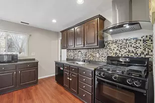 8704 Crest Rd, Bloomington, MN 55425 - Photo 11