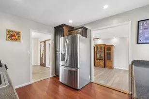 8704 Crest Rd, Bloomington, MN 55425 - Photo 13