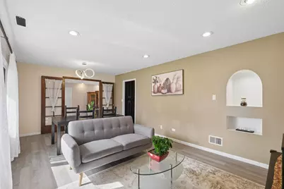 8704 Crest Road, Bloomington, MN 55425 - Photo 9