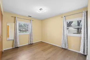 8704 Crest Rd, Bloomington, MN 55425 - Photo 15