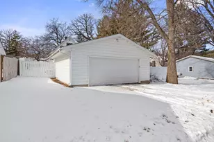 645 Hassan St SE, Hutchinson, MN 55350 - Photo 3