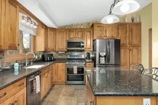 6948 Raven Ct, Eden Prairie, MN 55346 - Photo 9