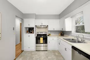 4389 Hodgson Rd, Shoreview, MN 55126 - Photo 11