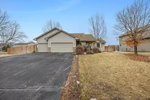 2200 Bridgewater Blvd S, Cambridge, MN 55008 - Photo 3