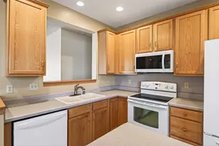 5932 Prairie Ridge Dr, Shoreview, MN 55126 - Photo 3