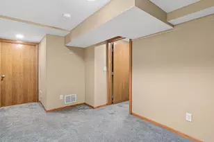 9 Acker St W, Saint Paul, MN 55117 - Photo 17