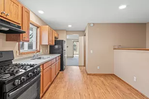 9 Acker St W, Saint Paul, MN 55117 - Photo 3
