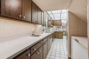 1470 W 35th St, Minneapolis, MN 55408 - Photo 11