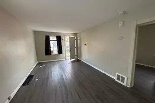 633 Parkway Dr, Saint Paul, MN 55106 - Photo 3