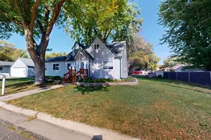 705 Glenview Dr, Albert Lea, MN 56007 - Photo 1