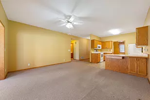 113 S West St, Belle Plaine, MN 56011 - Photo 9