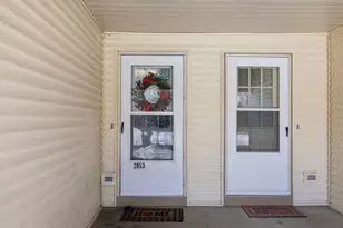 2053 Edgerton St, Maplewood, MN 55117 - Photo 5