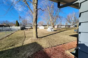 1006 Maplehill Dr, Albert Lea, MN 56007 - Photo 7