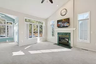 2437 Skyline Dr, Bloomington, MN 55425 - Photo 13