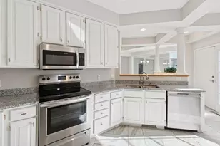 2437 Skyline Dr, Bloomington, MN 55425 - Photo 5