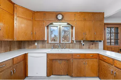 315 E 12th Street, Blue Earth, MN 56013 - Photo 9