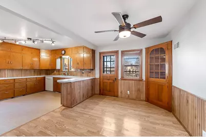 315 E 12th Street, Blue Earth, MN 56013 - Photo 5