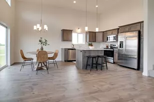 6860 32nd St S, Fargo, ND 58104 - Photo 9