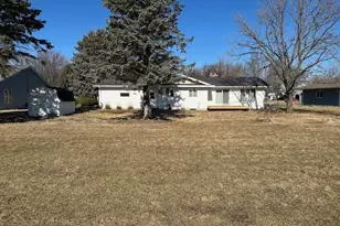 105 Buckeye Dr, Montevideo, MN 56265 - Photo 3