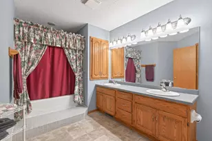 2539 Highwood Ave E, Maplewood, MN 55119 - Photo 13