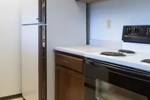 1181 Edgcumbe Rd, Saint Paul, MN 55105 - Photo 11